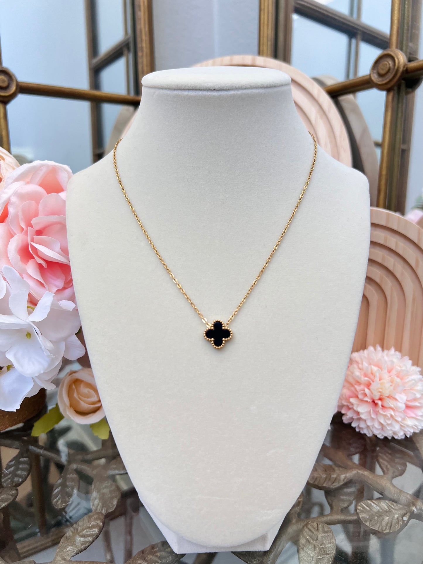 Double Sided Lucky Clover Necklace – Black