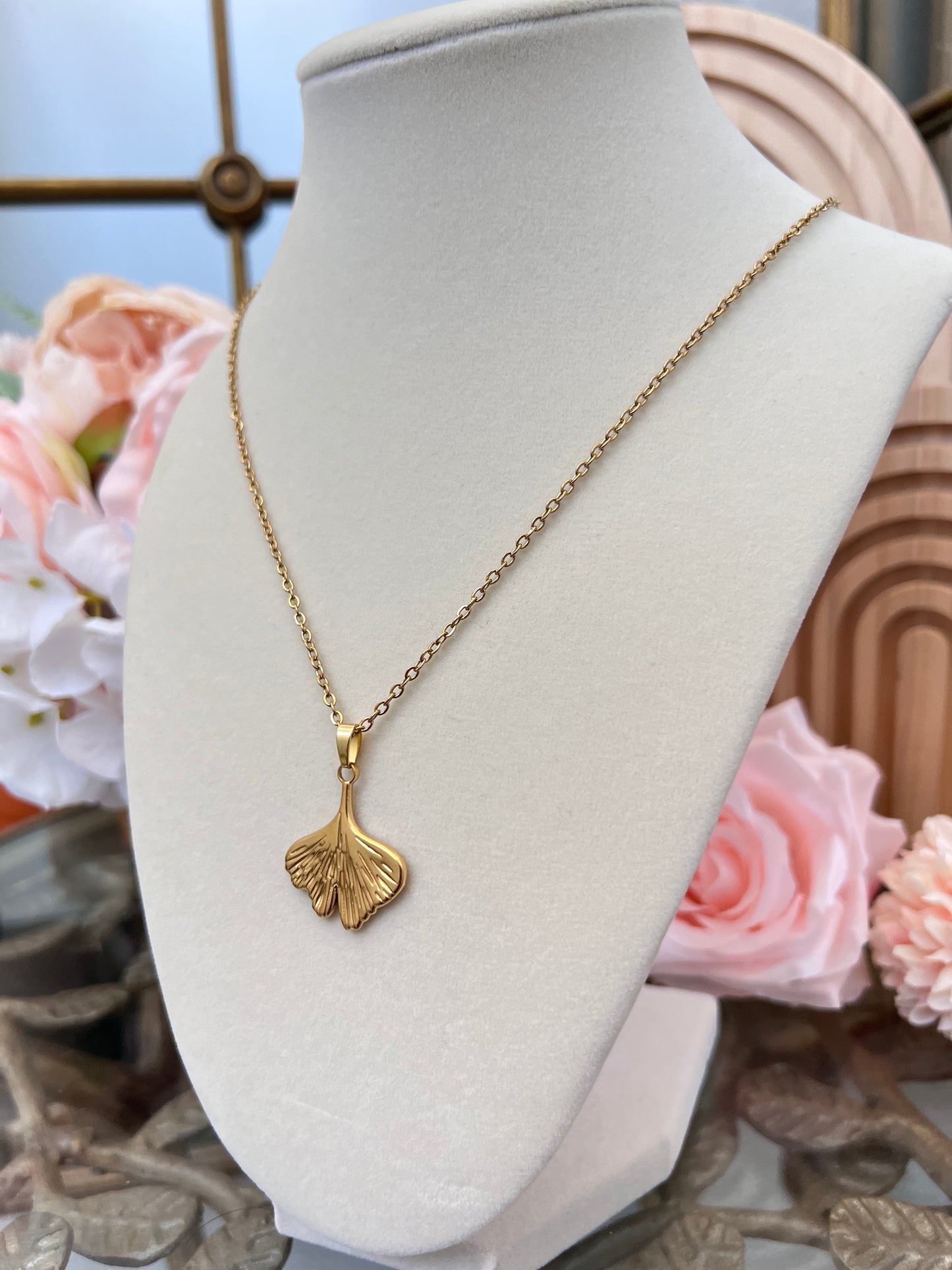 Ginko Leaf Pendant Necklace